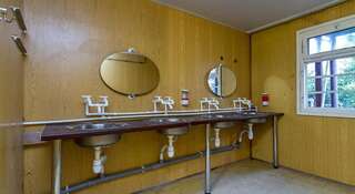 Гостиница Парк - отель Шинкар Пересыпь Трехместный номер эконом-класса с общей ванной комнатой-3